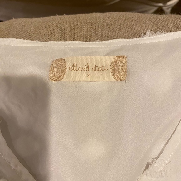 Altered State cropped wrap top with v-neck and banded bottom. Size Small - Picture 2 of 6